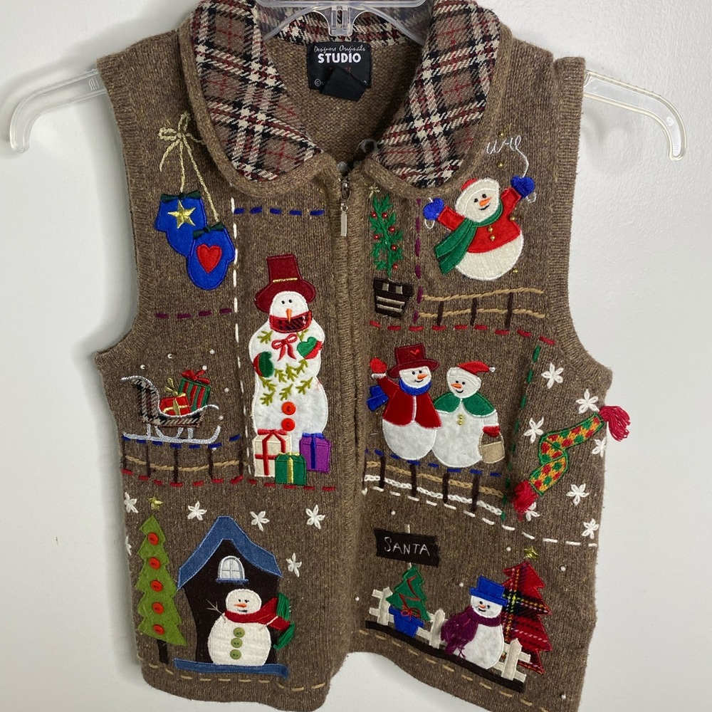 Design Originals Studio Christmas Sweater, size small